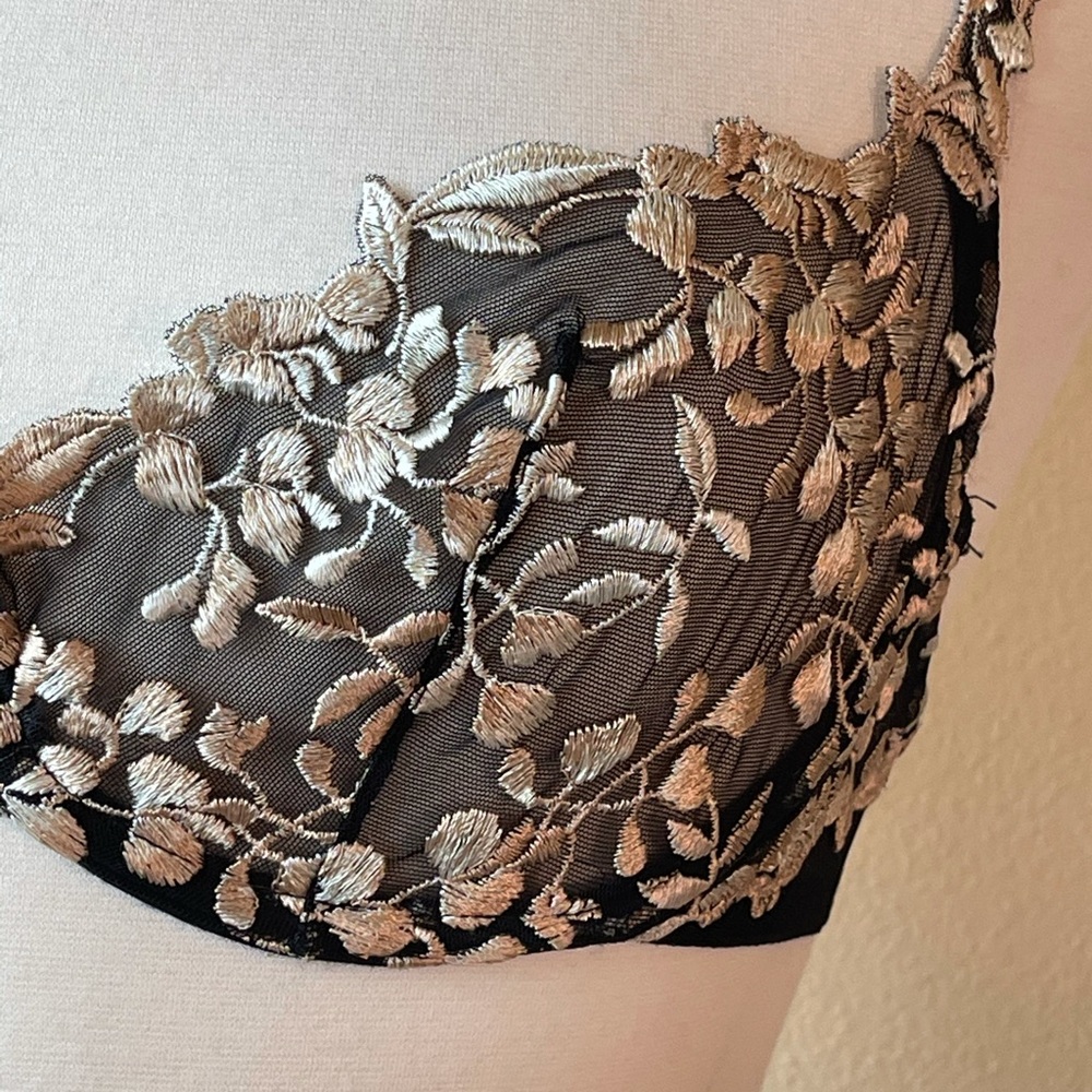 Embroidered Bra 32D - Picture 3 of 8